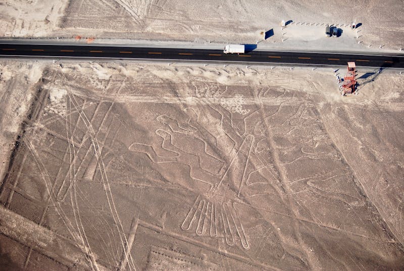 Teorias sobre visitas extraterrestres